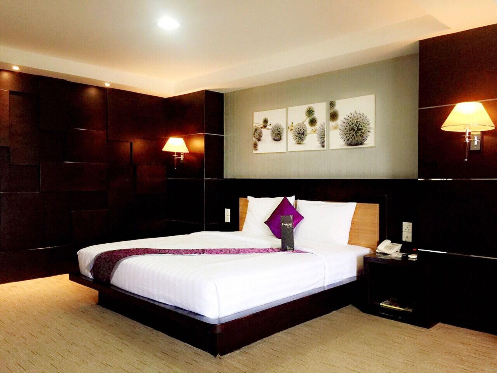 89 Hotel Batam Esterno foto
