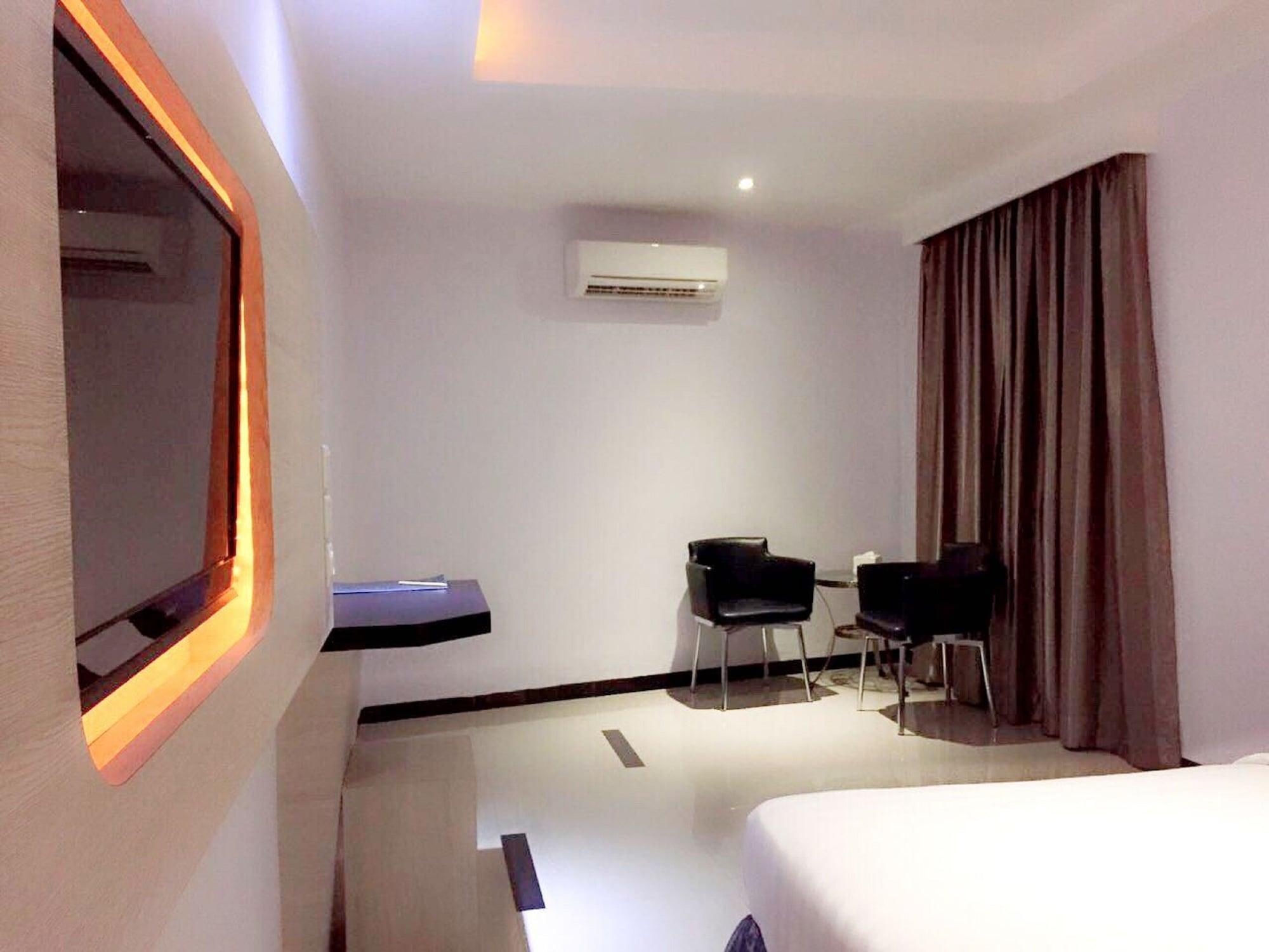 89 Hotel Batam Esterno foto