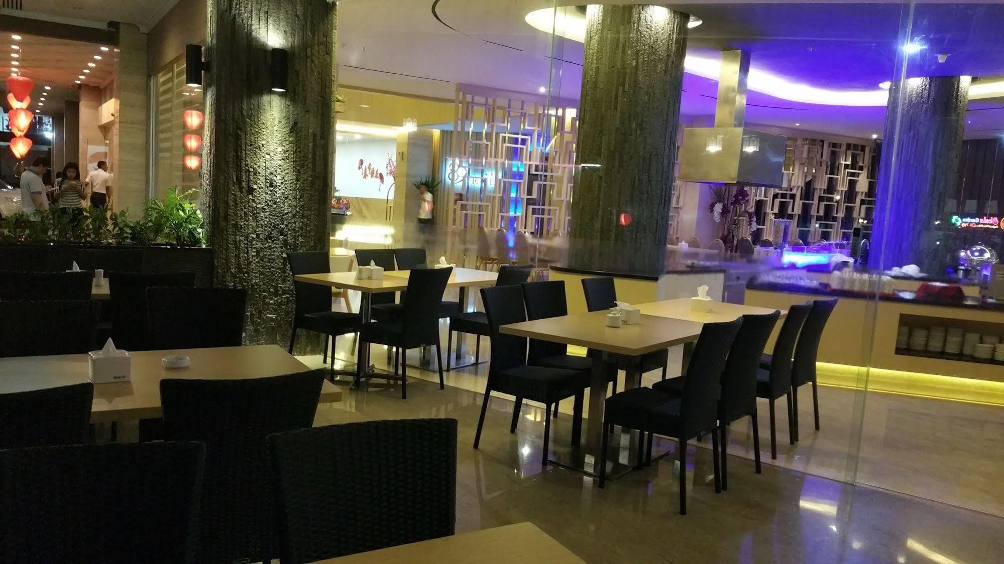 89 Hotel Batam Esterno foto